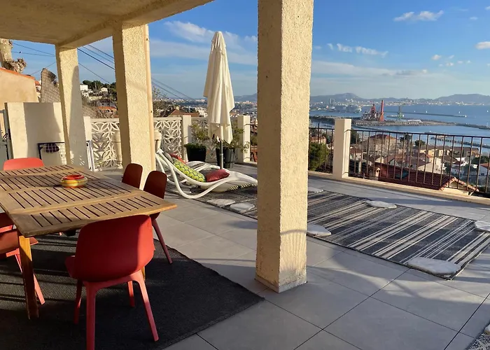 Superbe Terrasse Avec Vue Panoramique Sur La Mer