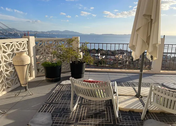Superbe Terrasse Avec Vue Panoramique Sur La Mer