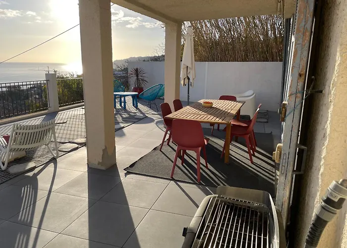 Superbe Terrasse Avec Vue Panoramique Sur La Mer