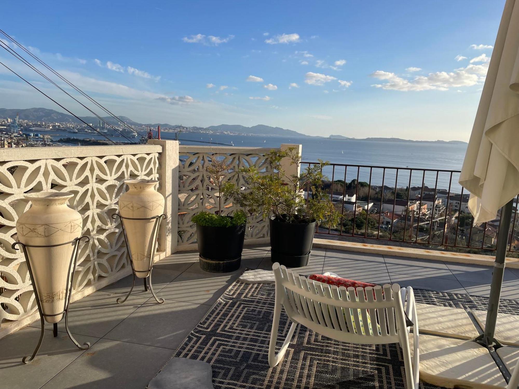 Superbe Terrasse Avec Vue Panoramique Sur La Appartement Marseille
