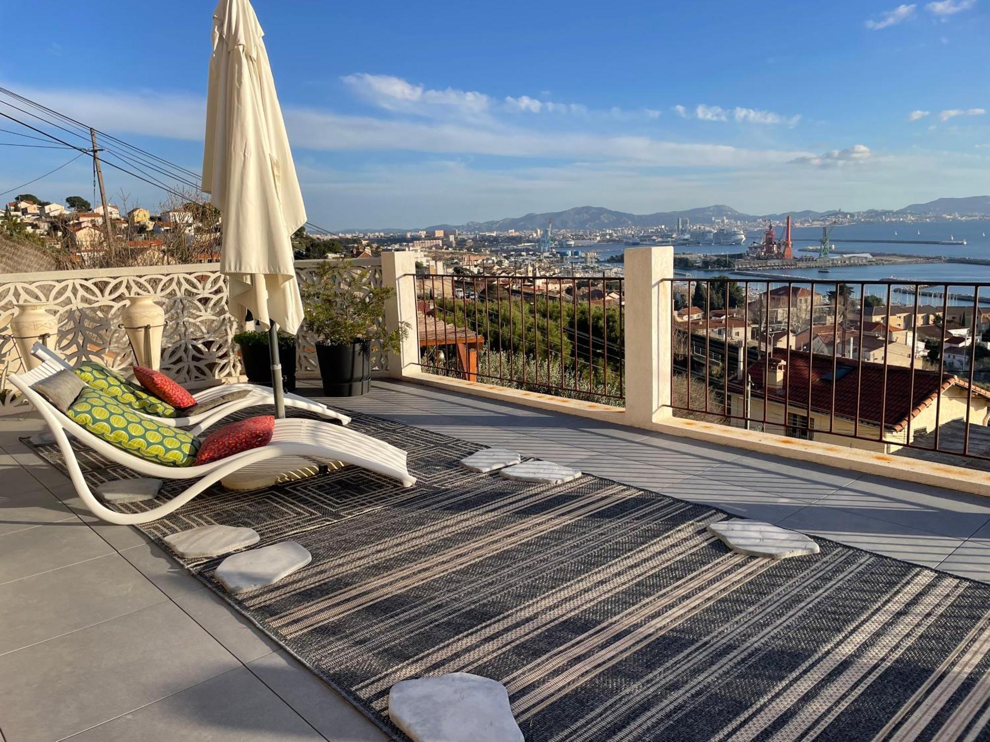 Superbe Terrasse Avec Vue Panoramique Sur La Appartement Marseille