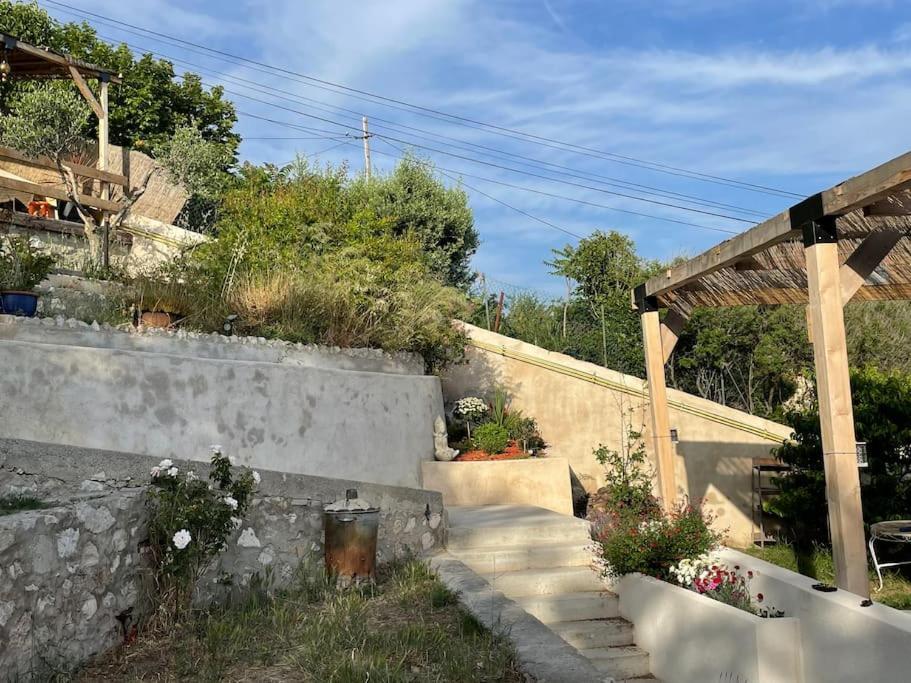 Superbe Terrasse Avec Vue Panoramique Sur La *