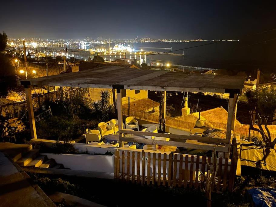 Superbe Terrasse Avec Vue Panoramique Sur La *